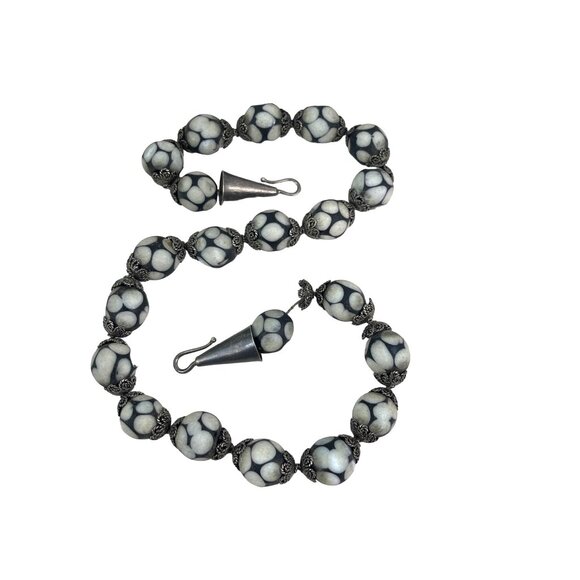 Vintage Handcrafted Necklace With Black & White Ceramic Beads Silver Clasps & Fl - Picture 9 of 9